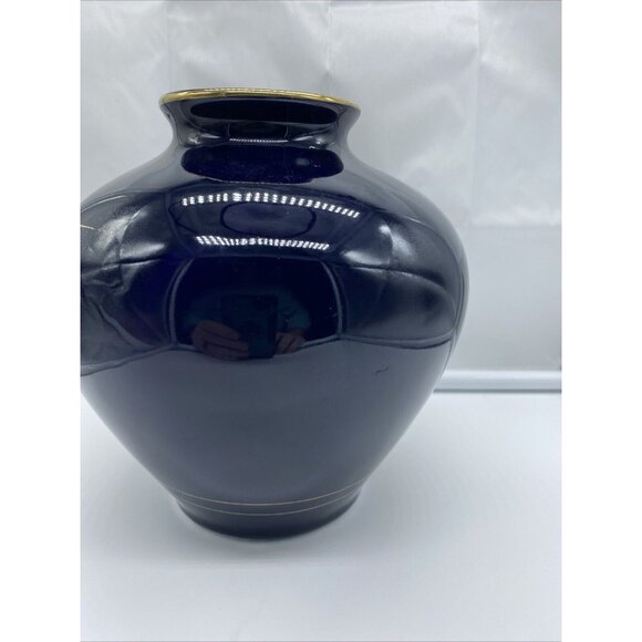 Japanese Cobalt Blue With Gold Floral Pattern Design Ceramic Vase 7" Tall - Picture 3 of 10